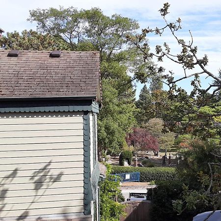 Sea Birds Cottage Victoria Exterior photo